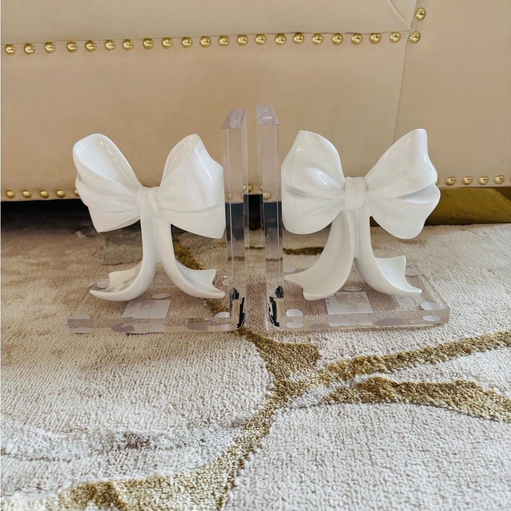 Viral Set of 2 White  Bow Coquette  Book Ends NWT